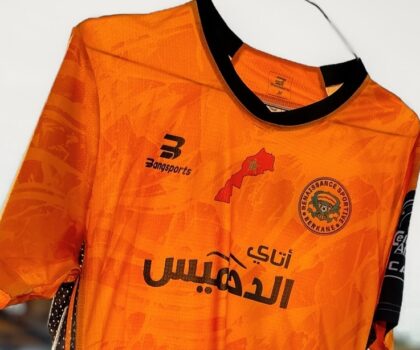 قميص نادي نهضة بركان: الجزائر تخسر معركتها نهائيًا ضد المغرب