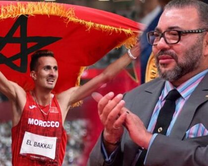 جلالة الملك يهنئ البطل الأولمبي سفيان البقالي بمناسبة تتويجه بالميدالية الذهبية في أولمياد باريس
