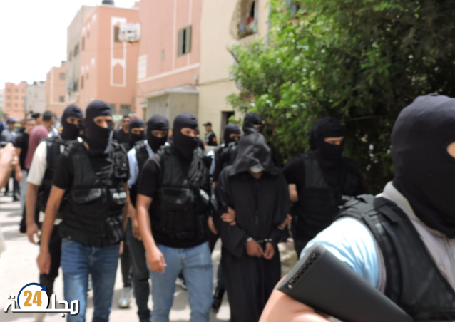 العيون…. نائب الوكيل العام لمحكمة الاستئناف يستمع للمشتبه الرئيس بمكان إعادة تمثيل جريمة القتل بحي العودة .