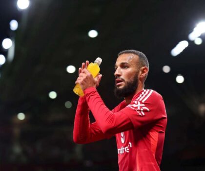 في أول مباراة له بالدوري الانجليزي.. مزراوي يحصل على ثقة المدرب تين هاغ