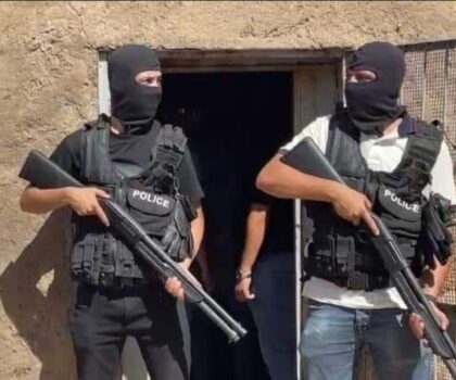 العيون…. عملية أمنية لفرقة مكافحة العصابات تمكن من حجز كمية كبيرة ديال الحشيش و إيقاف شخص يشتبه تورطه بالقضية