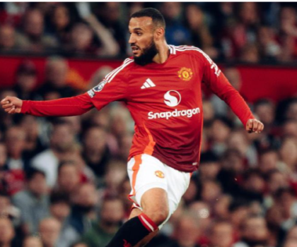 مزراوي يغادر مباراة مانشستر يونايتد ضد ساوثهامبتون بسبب الإصابة