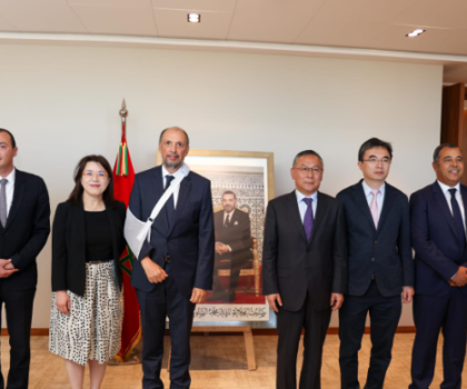 الوزير محسن الجزولي يعقد لقاء استراتيجيا مع وفد عن المجلس الوطني الصيني للنسيج والألبسة