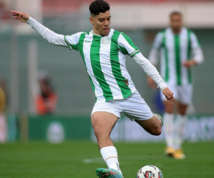 اللاعب أيمن الأواني … مهارة وقتالية وعطاء