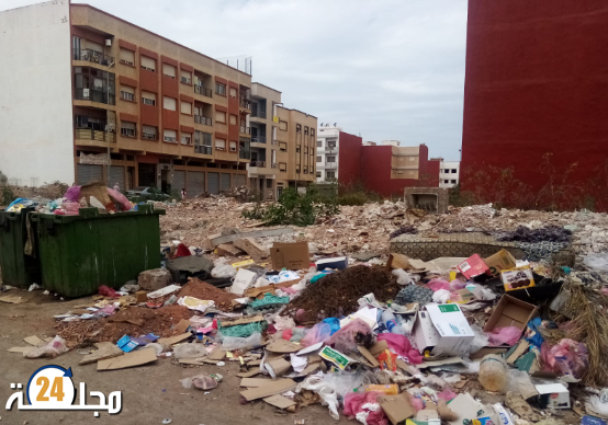 انتشار الأزبال والنفايات الهامدة بوثيرة مقلقة بمدينة الرحمة يسائل المسؤولين والمعنيين بالامر؟