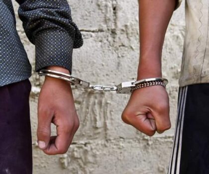 العيون … فرقة مكافحة العصابات تمكن من إيقاف شقيقين والقضية فيها الحشيش و السرقة