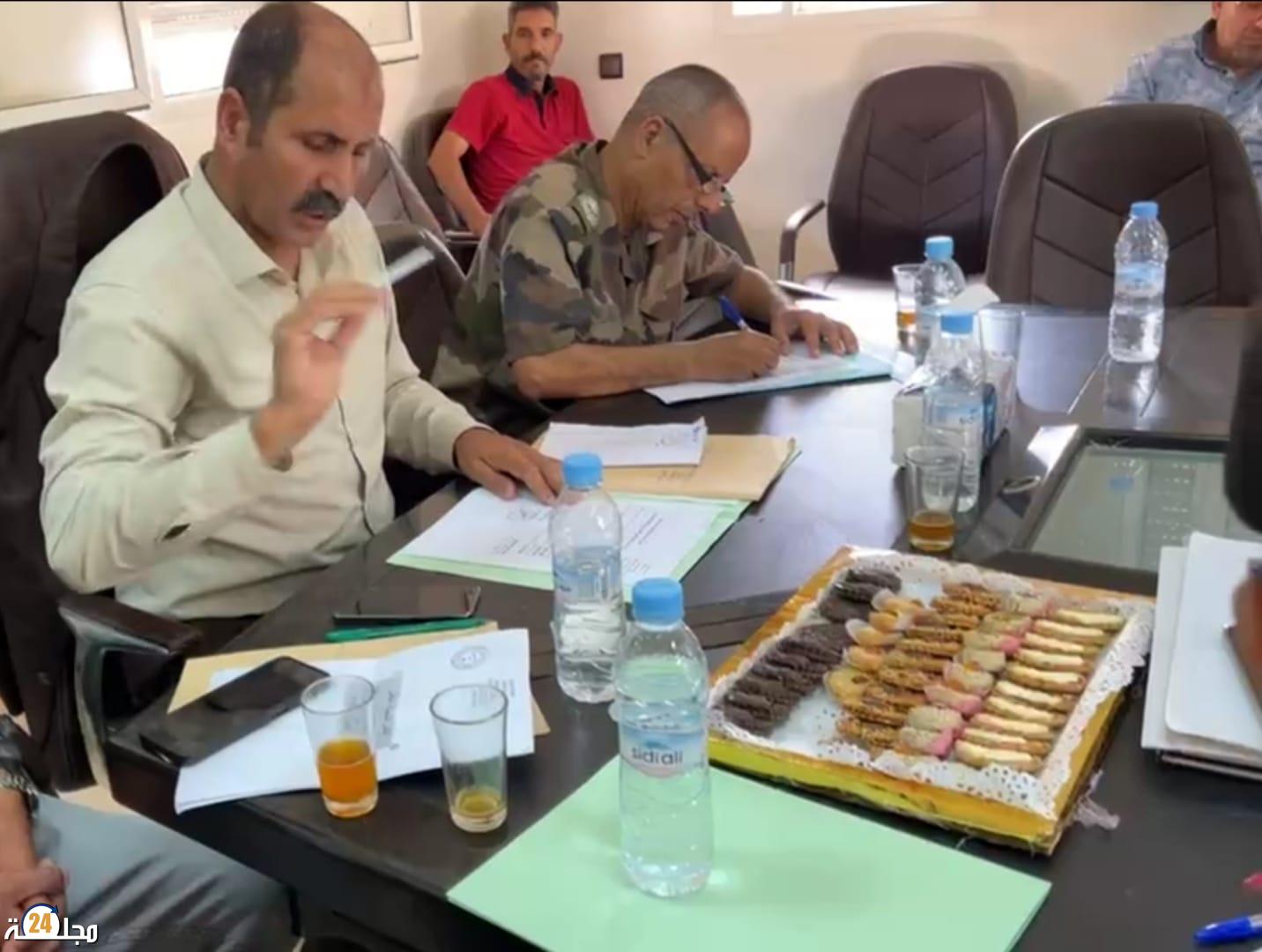 سيدي بنور…. دورة جماعة إثنين الغربية ديال أكتوبر بطعم قرابة النسب و الإعتداء على مراسل صحفي