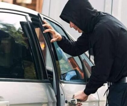 ابن جرير : الشرطة القضائية تلقي القبض على شاب من ابناء حي المجد من اجل شبهة اقتراف 18 سرقة من داخل سيارات في ظرف يومين