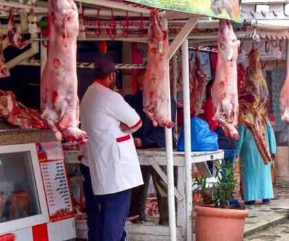 الحكومة تعترف بـ”صعوبة” معالجة غلاء اللحوم الحمراء