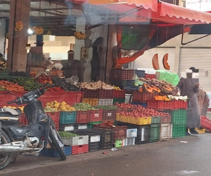 الجديدة…فوضى الباعة الجائلين بمحيط مسجد محاسين بحي النجد تثير استياء الساكنة والمصلين