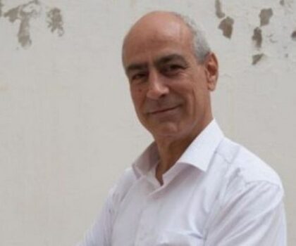 النيابة العامة تقرر متابعة فؤاد عبد المومني في حالة سراح