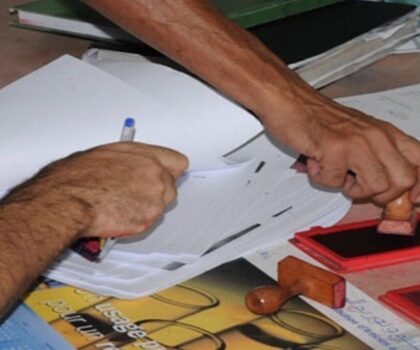 سطات..إيداع محامٍ ورجل أعمال وآخرون السجن بتهمة تزوير وثائق للاستيلاء على عقارات الغير