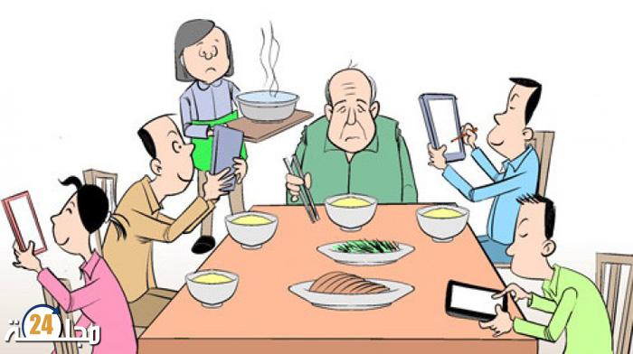 التواصل الأسري في عصر التكنولوجيا: أُسر قريبة جسديًا وبعيدة عاطفيًا