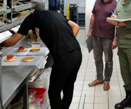 تزنيت: حجز مواد فاسدة داخل محل للوجبات السريعة