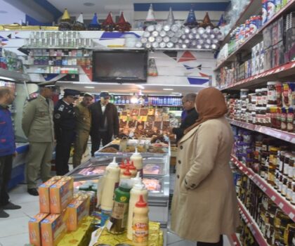 الداخلية تغلق 462 محلا تجاريا غير ملتزم بالمعايير الصحية