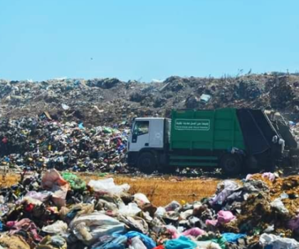 الدروة .. منتخبون يمنعون شاحنات من افراغ الأزبال