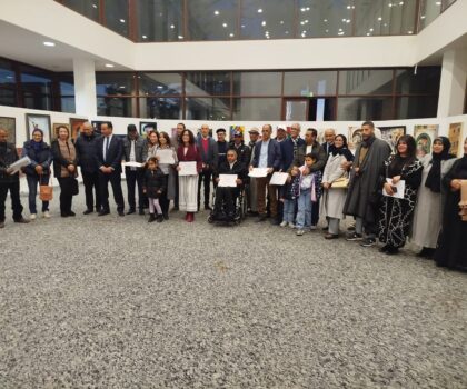 رواق الخزانة الوسائطية بخريبكة يحتضن معرضاً جماعياً للفنون التشكيلية: تبادل التجارب والإبداع عبر الأجيال