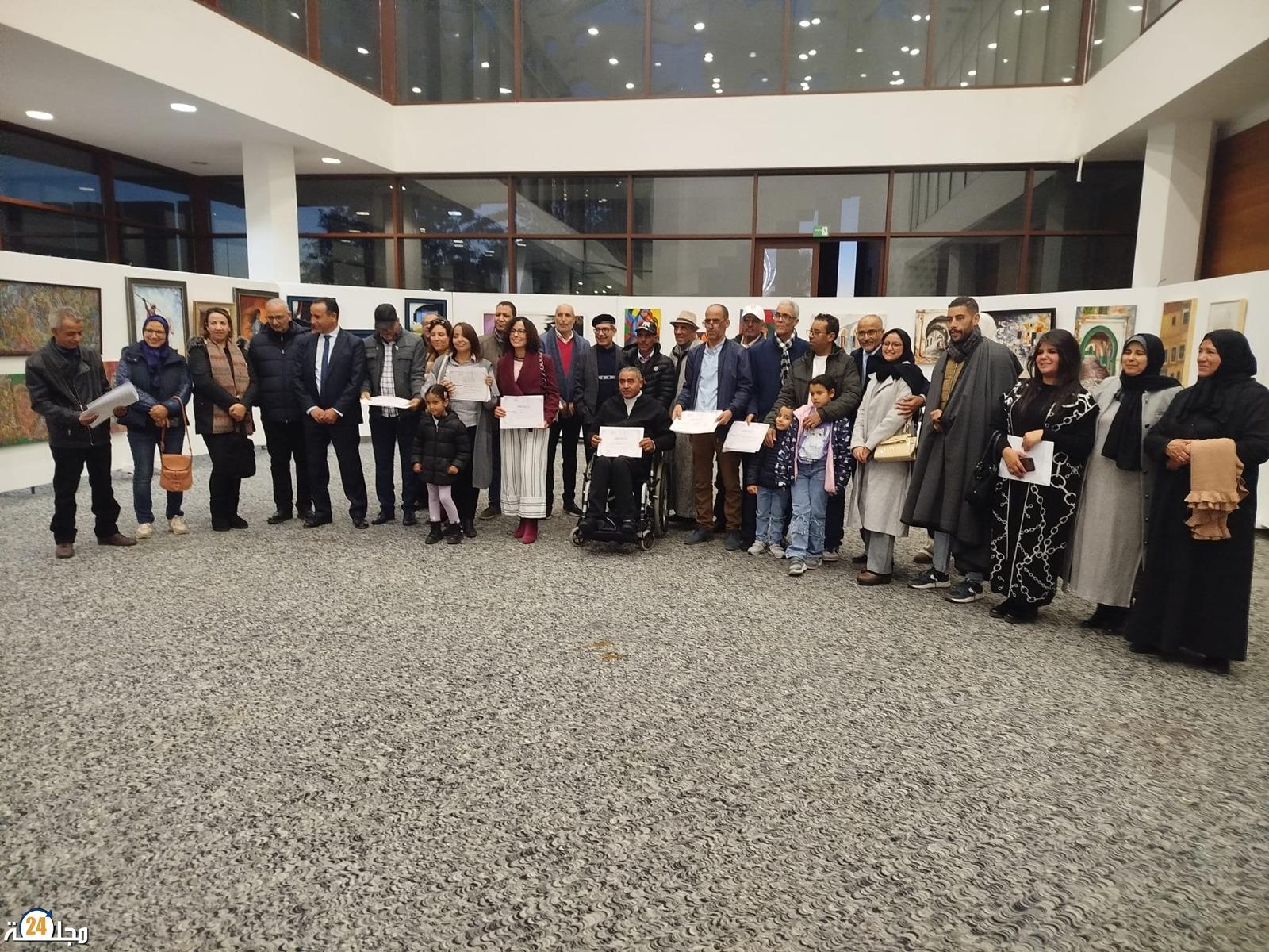 رواق الخزانة الوسائطية بخريبكة يحتضن معرضاً جماعياً للفنون التشكيلية: تبادل التجارب والإبداع عبر الأجيال