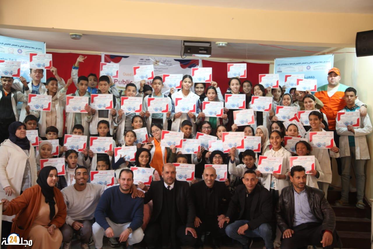 ماستر كلاص في فن ” استانداب ” ينير أجواء ثانوية وادي المخازن الاعدادية في مهرجان ابن جرير للضحك