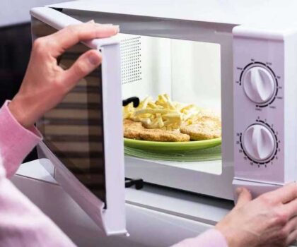 لتجنب “بكتيريا قاتلة”.. تحذير من أطعمة لا يجب إعادة تسخينها