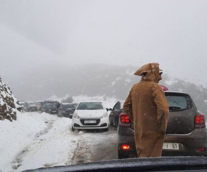 نشرة إنذارية..هبات رياح قوية وتساقط الثلوج بعدد من أقاليم المملكة