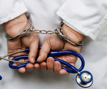 طنجة..السجن النافذ في حق طبيب وممرض بتهمة بيع أدوية مسروقة