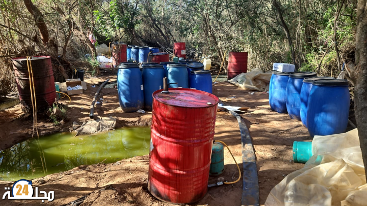 الجديدة…مداهمة مصنع سري لمسكر “ماحيا” وحجز كميات ضخمة من المواد المحظورة باشتوكة