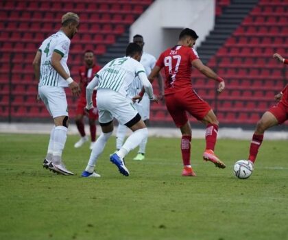 أولمبيك آسفي يحقق فوزا ثمينا والمكناسي ينجو من الهزيمة في الوقت القاتل