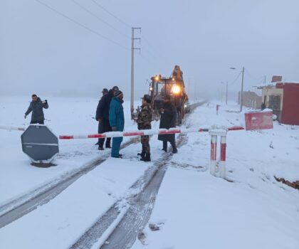 لجنة اليقظة بباشوية بومية تتدخل لضمان سلامة المواطنين بعد تساقطات ثلجية