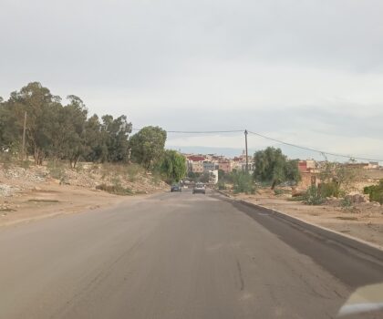 رئيسة جماعة سطات توضح بشأن الحفر المزعجة وتعد بالتدخل العاجل