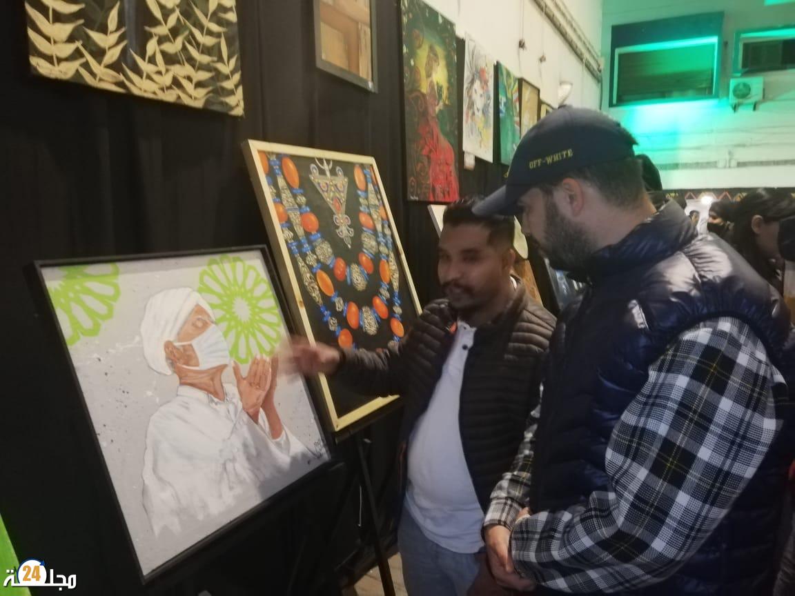 يحيى فنان تشكيلي يبدع من اشتوكة إلى أكادير