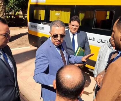 جمال يوزع أسطولًا من حافلات النقل المدرسي لعدد من الجماعات باشتوكة