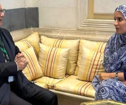 الكويت.. نزار بركة يتباحث مع وزيرة المياه والصرف الصحي الموريتانية