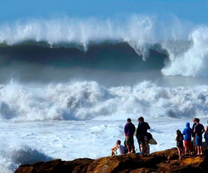 أمواج خطيرة بارتفاع 4 إلى 6.5 أمتار الخميس على السواحل الأطلسية