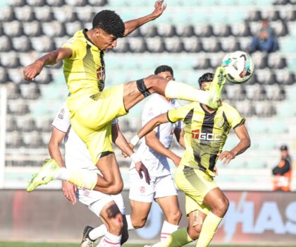 المغرب الفاسي يتعادل في آخر الدقائق أمام حسنية أكادير