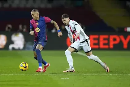 الجدل التحكيمي يقف إلى جانب برشلونة في فوزها على رايو فاليكانو