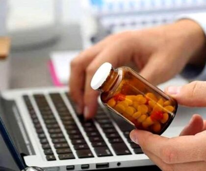 خبراء يحذرون من مخاطر سوء استخدام الأدوية والمكملات الغذائية على صحة المغاربة