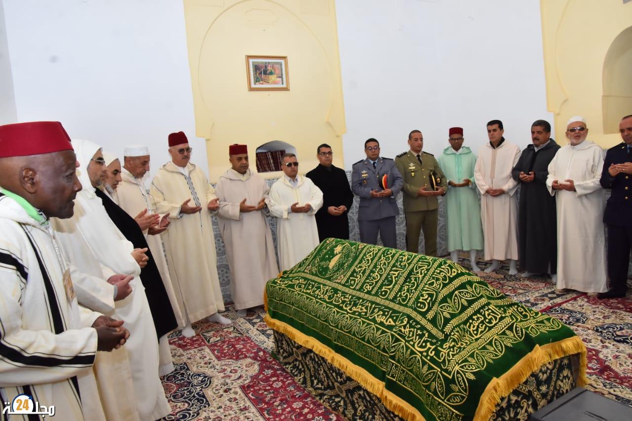 زيارة عامل إقليم تيزنيت لزاوية سيدي وكاك في إطار الاحتفالات التقليدية “إفقيرن ن إداولتيت”