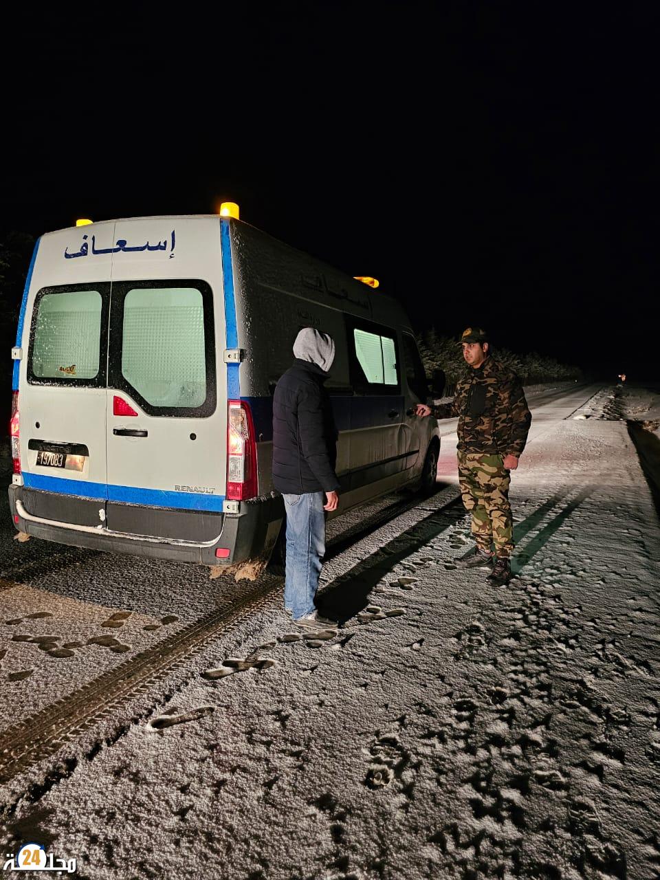 لجنة اليقظة بأغبالو تتدخل لإنقاذ امرأة حامل ونقلها إلى مستشفى ميدلت وسط الثلوج