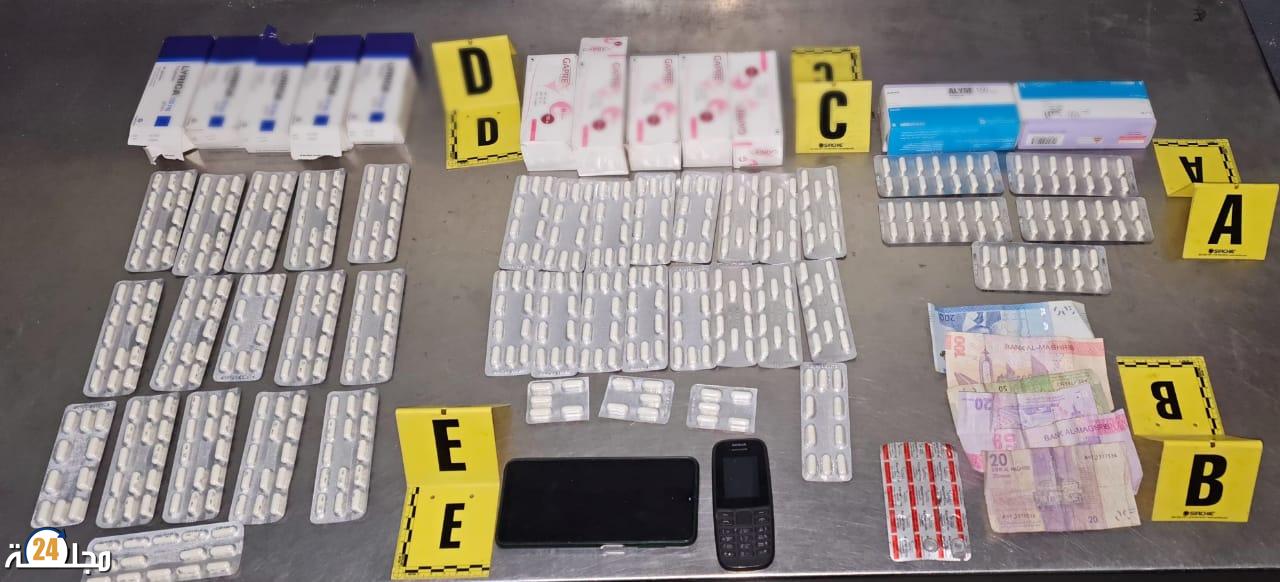 توقيف سائق سيارة أجرة وآخر من ذوي السوابق في قضية مخدرات