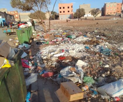 تراكم النفايات في القليعة: أزمة بيئية وصحية تتطلب تدخلاً عاجلاً