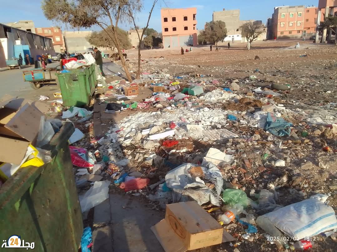 تراكم النفايات في القليعة: أزمة بيئية وصحية تتطلب تدخلاً عاجلاً