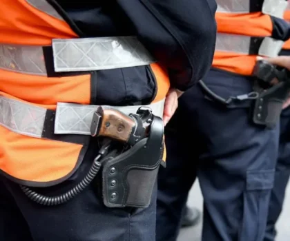 “شرطي يضطر لاستخدام سلاحه الوظيفي في بن سليمان لإيقاف تهديد بالسلاح الأبيض”