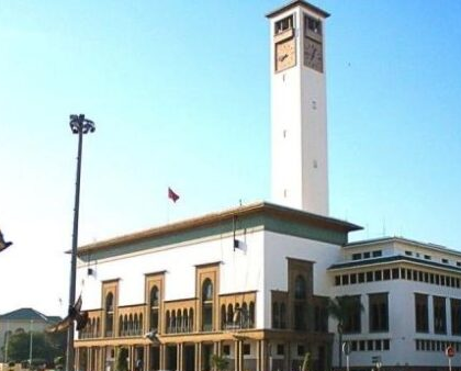 غياب الرقابة يدفع رئيس مجلس عمالة الدار البيضاء لتوزيع “البونات” على ميسوري الحال