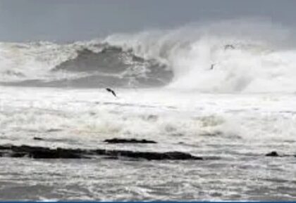 رياح قوية وأمواج عاتية تجتاح سواحل المملكة اعتبارا من الإثنين