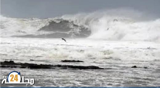 رياح قوية وأمواج عاتية تجتاح سواحل المملكة اعتبارا من الإثنين