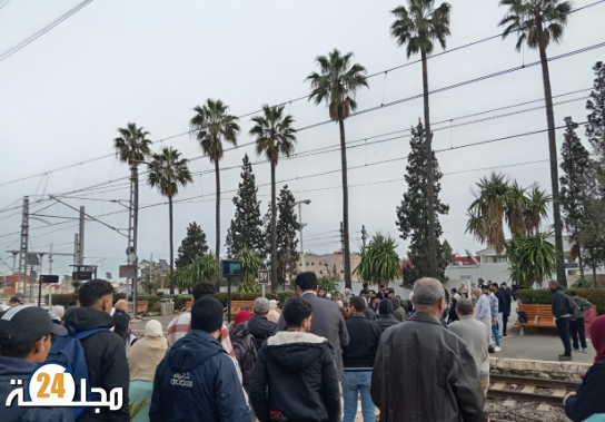 تأخر القطار يثير استياء مسافرين بسطات