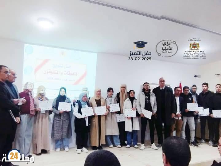 مديرية الحسيمة الثانوية التأهيلية الرازي تارجيست تنظم “حفلا للتميز” احتفاء بالمتفوقات و المتفوقين