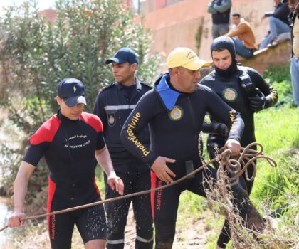 الوقاية المدنية تواصل جهودها لانتشال جثة طفل غريق بنهر أم الربيع