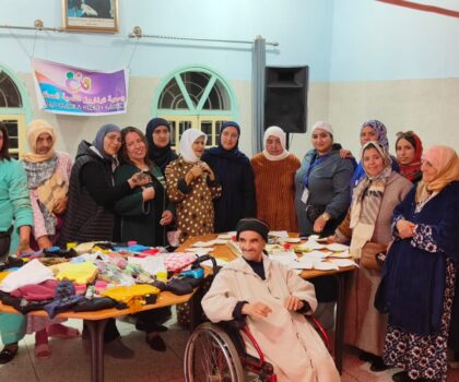 اعضاء جمعية توناروز للتنمية المستدامةيدخلون البهجة في نفوس نزيلات ونزلاء “دار العجزة”